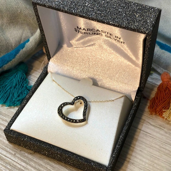 NWT Sterling Silver Floating Heart Pendant Necklace - Picture 2 of 6